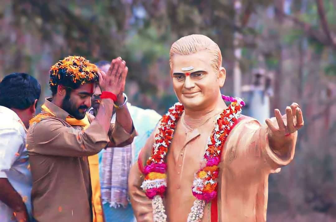 worldNTRfans's tweet image. ఎవడు ఎన్ని కూసిన వాగిన ... 

ఆ మహనీయునికి అసలు అయినా సిసలైన .. 

వారసుడు నువ్వే ..   Jai NTR  #JoharNTR 🙏🏼