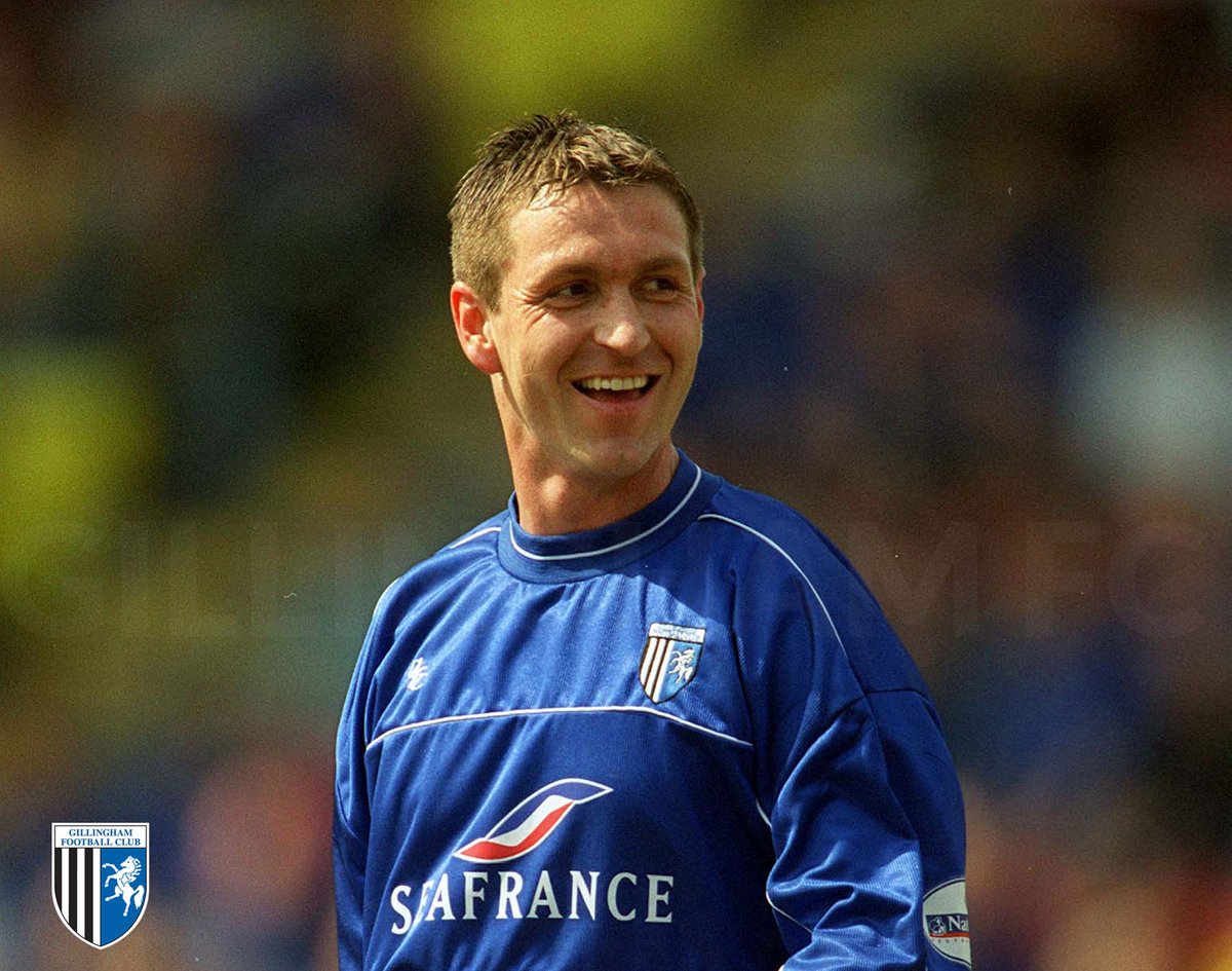 🎈 | Wishing @SimonOsborn40 a happy 5⃣2⃣nd birthday.