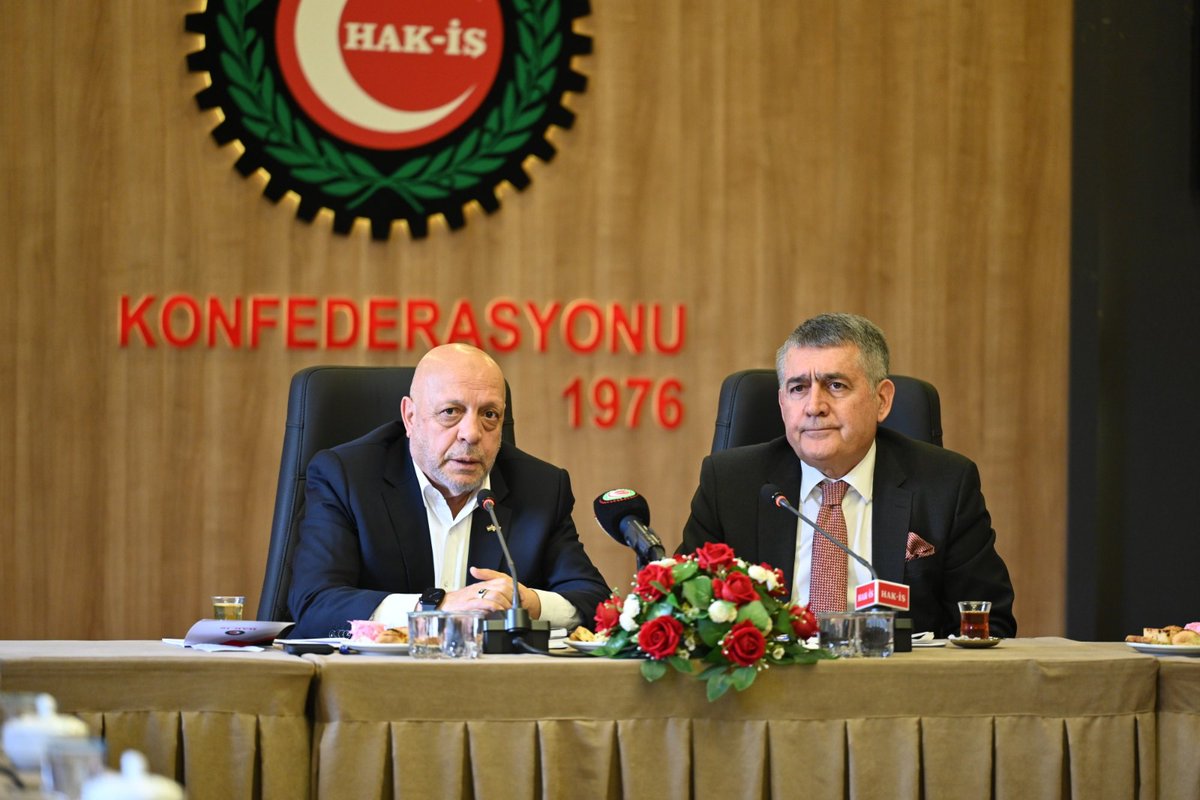 ozsagliksen's tweet photo. TÜSİAD Başkanı Turan’dan HAK-İŞ’e Ziyaret 

Haberin devamına web sitemizden ulaşabilirsiniz⤵️
https://t.co/chRC5Kff62 https://t.co/KNWbsN6zPQ