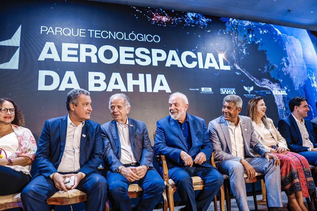 Hoje foi um dia muito importante para o futuro da Bahia, do Nordeste e do Brasil. A ciência voltou. Construir um Parque Tecnológico Aeroespacial em Salvador significa descentralizar a pesquisa e o desenvolvimento de uma indústria de ponta. Significa fazer do Nordeste um centro…