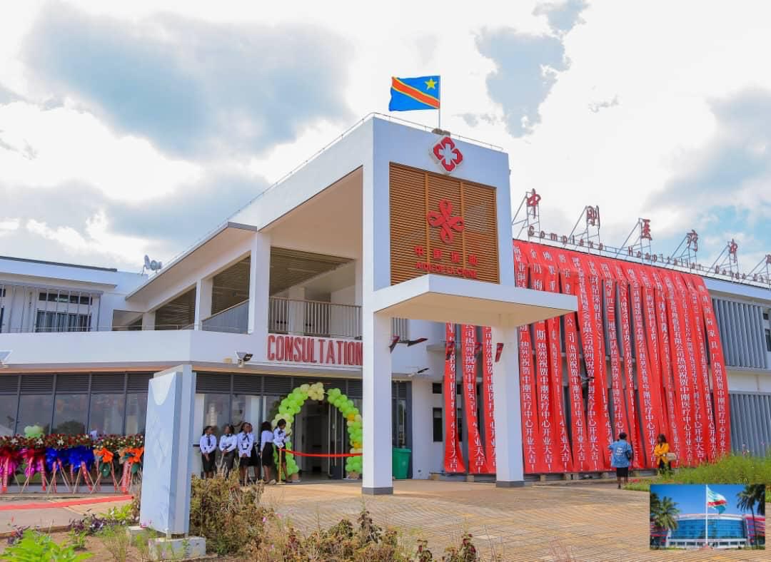 central_sage's tweet photo. Lubumbashi : l'Hôpital Général de Référence du Haut-Katanga désormais ouvert.   
Particularités : imagerie médicale, dialyse, traitement des calculs rénaux par bombardements laser ( méthode non invasive), urologie spécialisée et autres.  

Le Gouverneur @JacquesKyabula l’a inauguré ce matin du jeudi 18 janvier 2024. Ce complexe hospitalier, fruit de la coopération sino- congolaise c’est 120 lits, 3 salles d’opération et des équipements dernier cri.  Cet hôpital va fonctionner  en partenariat public -  privé, Gouvernement Provincial et Groupe Congo-Chine. 

Enjeu : améliorer l’accès de tous aux soins de santé, éviter l’évacuation coûteuse risquée des malades à l'étranger et former les jeunes étudiants.  

L’hôpital, dont les travaux de construction ont commencé depuis plusieurs années, se trouve au quartier Joli Site à Kasangiri dans la commune Annexe, sur la route Kasenga.