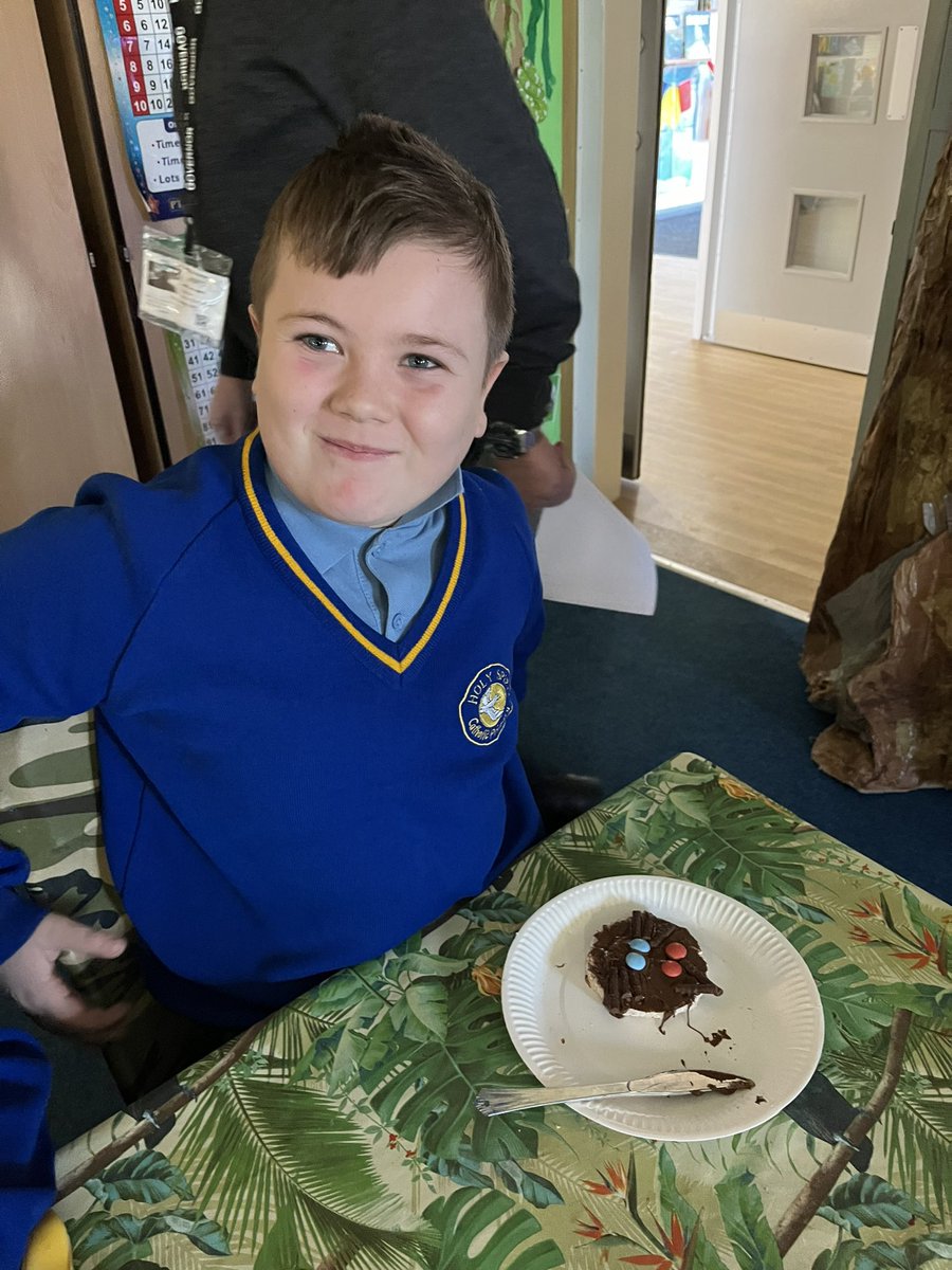 HolySpiritWA9's tweet photo. #Rainforest welcomed our lovely Governor, Jimmy, to our session this morning 🤩 We used our listening skills and practised our knife skills to make a ‘kitty cat rice cake’ before enjoying the funny story ‘Cats in Chaos’ #SEL #PeterBently #DTFood https://t.co/riVjyPQchl