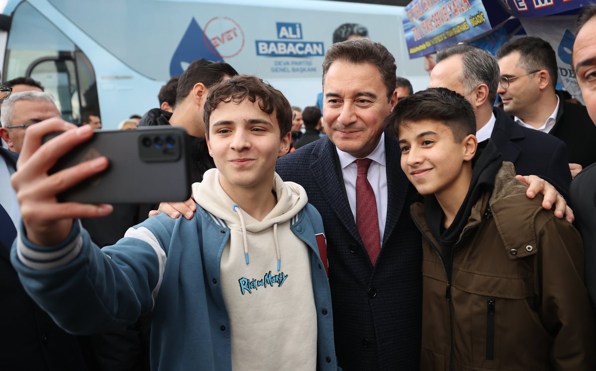 alibabacan's tweet photo. Balıkesir Bigadiç sokaklarındaydık.

Belediye Başkan Adayımız Cemal Mehmet Nalça ile birlikte Bigadiç'e DEVA olacak çözümlerimizi anlattık.

Bizleri samimiyeti ile karşılayan, sohbetlerine ortak eden, önerilerini paylaşan tüm vatandaşlarımıza teşekkür ediyorum. https://t.co/6jGM0o4T7M