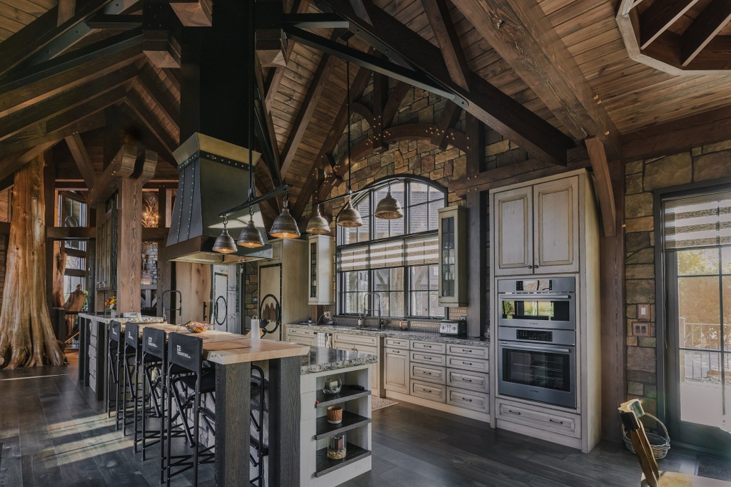 This kitchen is made for bustling family dinners, quiet weekend breakfasts, and everything in between. 
triplee.ca/residential/ru…

#kitcheninspo #rusticdecor #customhome