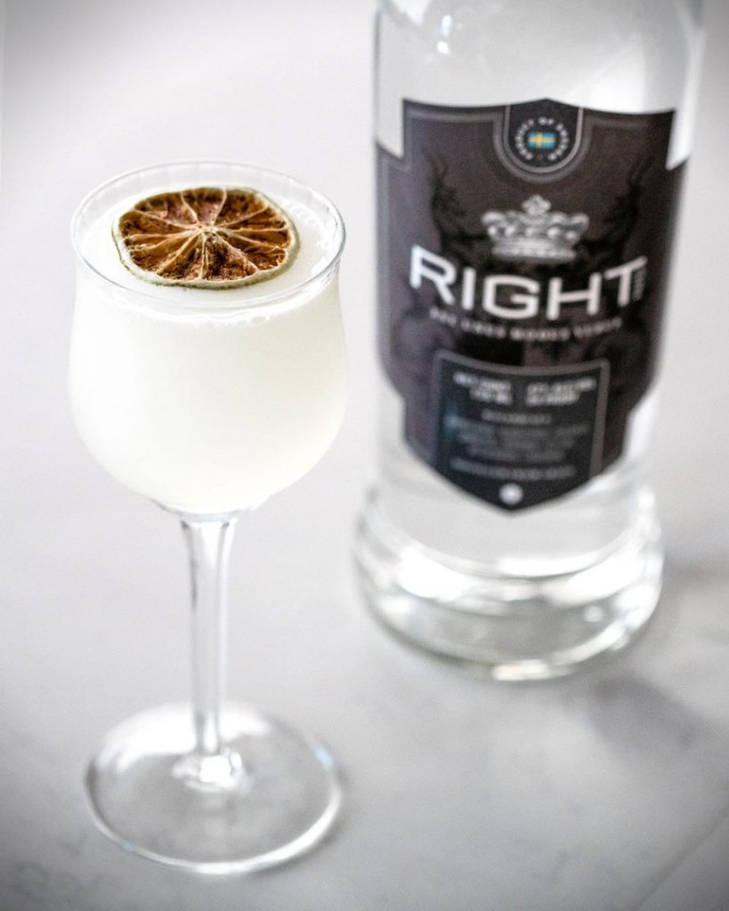 RIGHT Gin tweet media