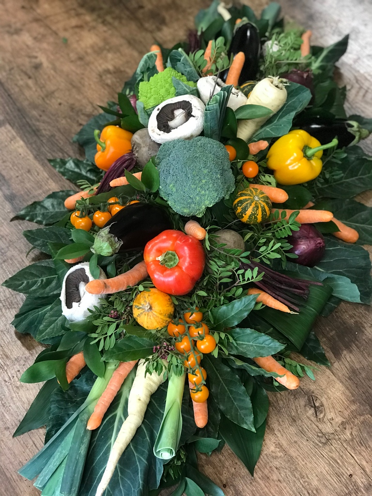 Gingerfleur's tweet image. Looking for something different for your loved one's funeral flowers? 
Perfect for a keen allotment owner, Our Vegetable Tribute is filled with seasonal vegetables and bold foliage. 

#withrespect #funeralflowers #withsympathy #flowersforfunerals #flowersforlovedonesd