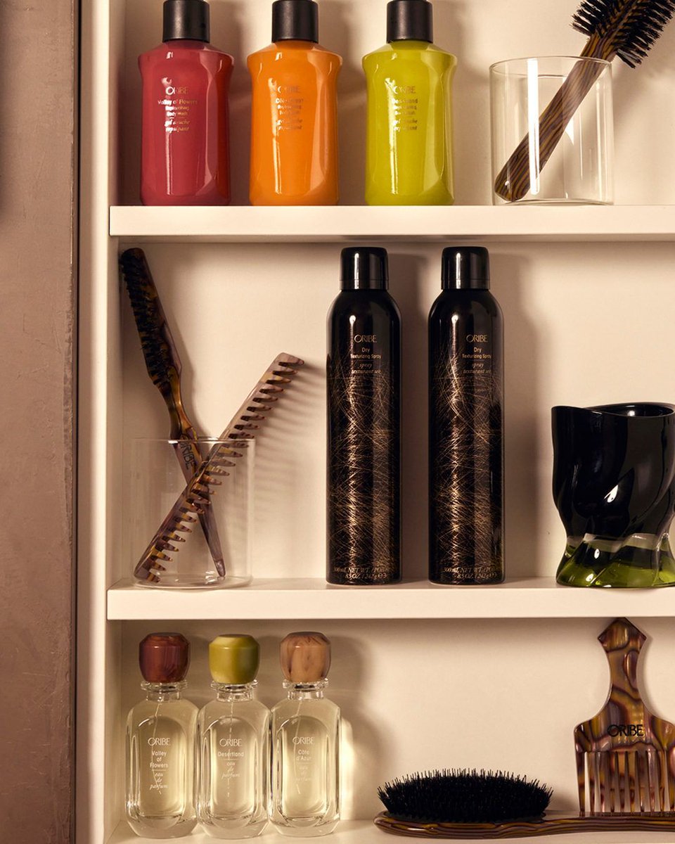 Which shelfie are you: minimalist or more-is-more? 
Comment below! 

#oribeobsessed #spasalon #haircare #philadelphia #phillysalon #richeldambraspa
