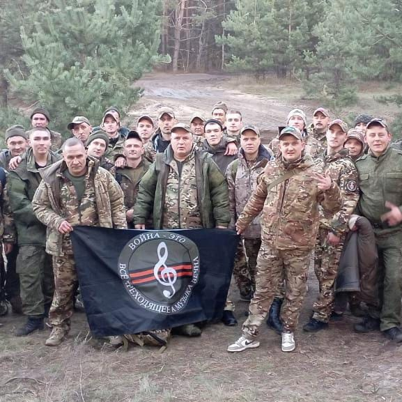 TopCargo200_com's tweet photo. Does anyone out there happen to know what unit this flag belongs to? It's a Russian battalion that just lost their commanding officer, but we are having trouble IDing it. https://t.co/fJzNBDE5al
