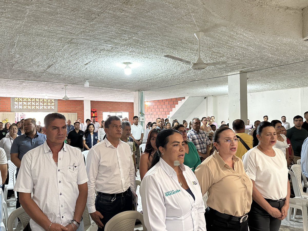 🤝Agradecemos al representante <a href="/BanolNorman/">Norman Bañol</a> por facilitar este valioso encuentro con la comunidad de #Riosucio. ¡Con su apoyo, el de la comunidad, la <a href="/GoberCaldas/">Gobernación de Caldas</a> y la Alcaldía de Riosucio, avanzamos hacia la culminación de la I.E. Normal Superior para 1.180 estudiantes!🏫