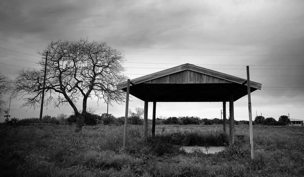 danielphotoart's tweet photo. Florida series. 📸 Prints for sale link in the bio.
#lecia #leciaq2m #leicamonochrom
#artphotography #art #photography #artphoto #photo ##thefocalpoint #photographer #artist #streetphotography #streetphotographer #fineartphotography #contemporaryart… https://t.co/9QhCWPwAK5 https://t.co/VemA51IKKj