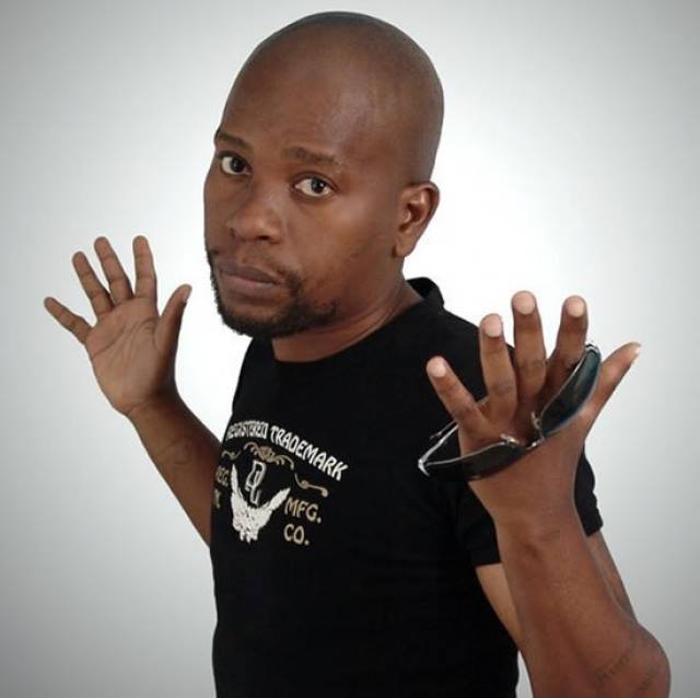 Anaitwa INNOCENT CORNEL SAHANI jina la Sanaa Dnob. Alizaliwa 12/02/1980, Tabora, shule ya msingi alianzia Mtwara na kumaliza kipawa Dar es salaam, O-level pale Pugu sec na A-level Jitegemee sec.
Ni mwaasisi wa hii bongo fleva <a href="/JabirSaleh/">JABIR SALEH (Zee la kujibrand)/Zee la kutrendi</a> inafaa ufanye nae  session huyu MC.
Please