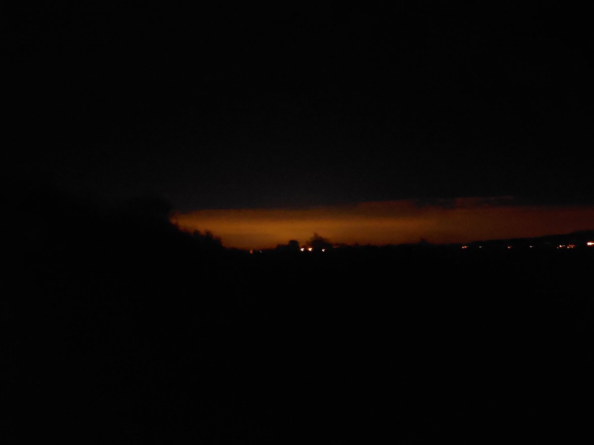 Vanmorgen, heeeeel vroeg. De eerste zonnestralen achter de horizon