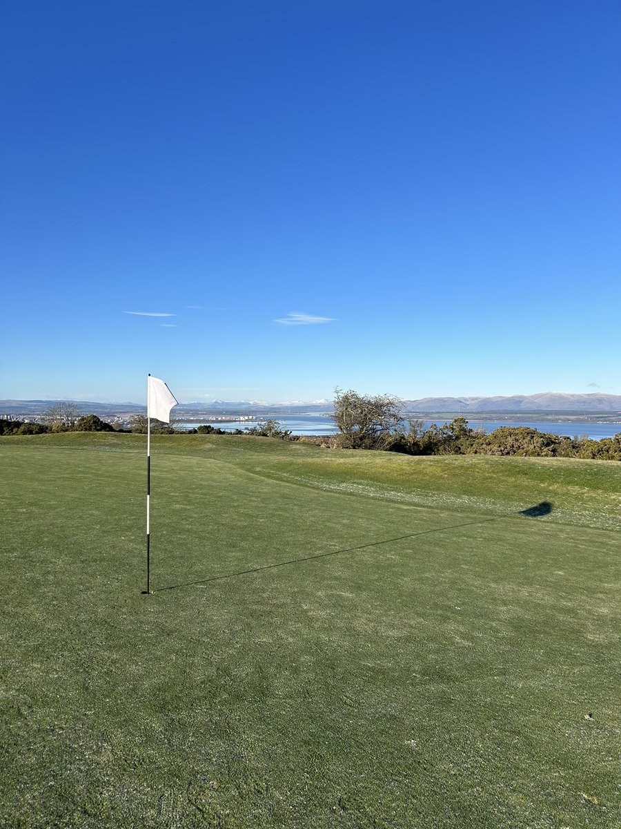 Always nice visiting live projects! Fantastic view across the Firth of Forth to the snow capped Scottish Highlands! Discussing the implementation of our masterplan. 🥶 @Westlothiangolf @RennieDesign1 @danjeffer @EIGCA @ASGCA