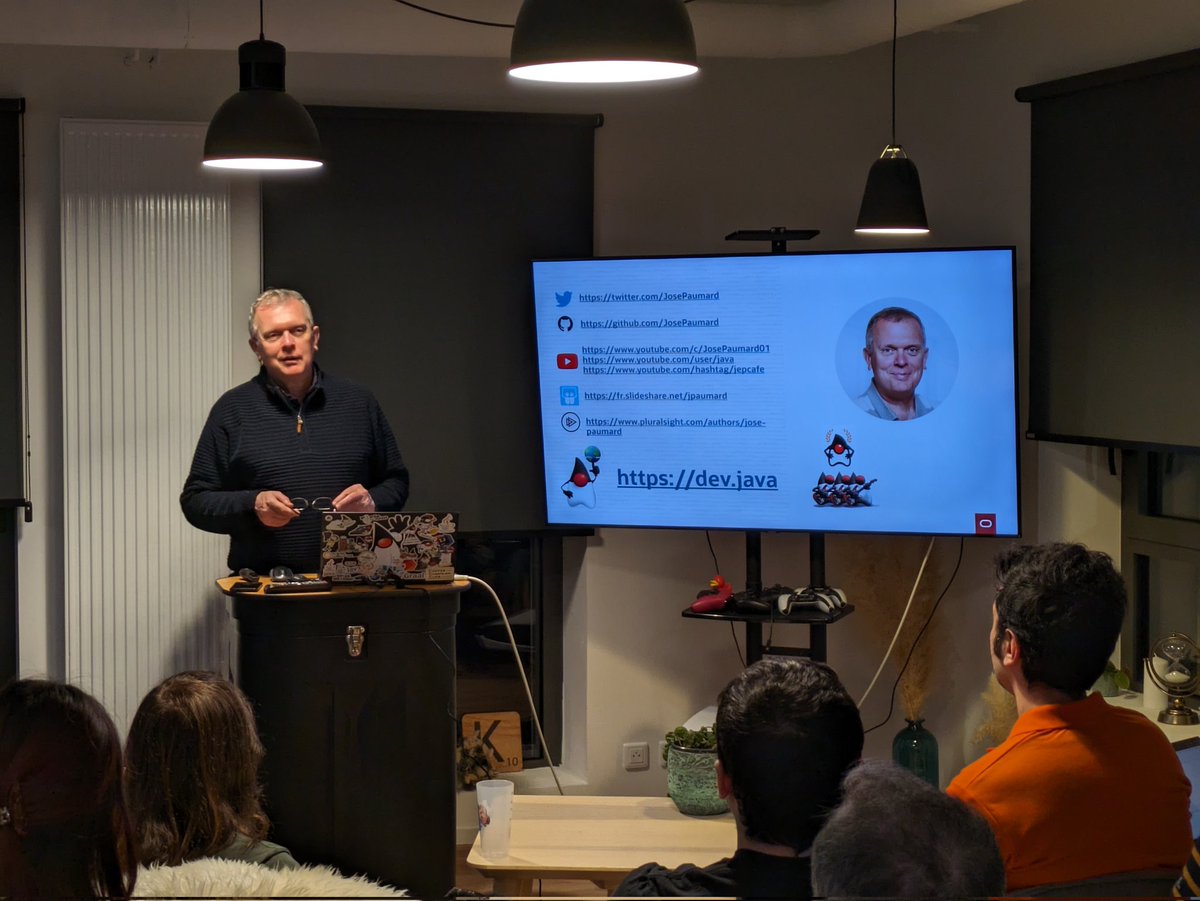 Retour aux origines du #FinistJUG avec une soirée Java. Salle pleine pour accueillir <a href="/JosePaumard/">José Paumard</a>  et Rémi Forax. Merci encore <a href="/ZenikaBrest/">Zenika Brest</a> pour l'accueil!