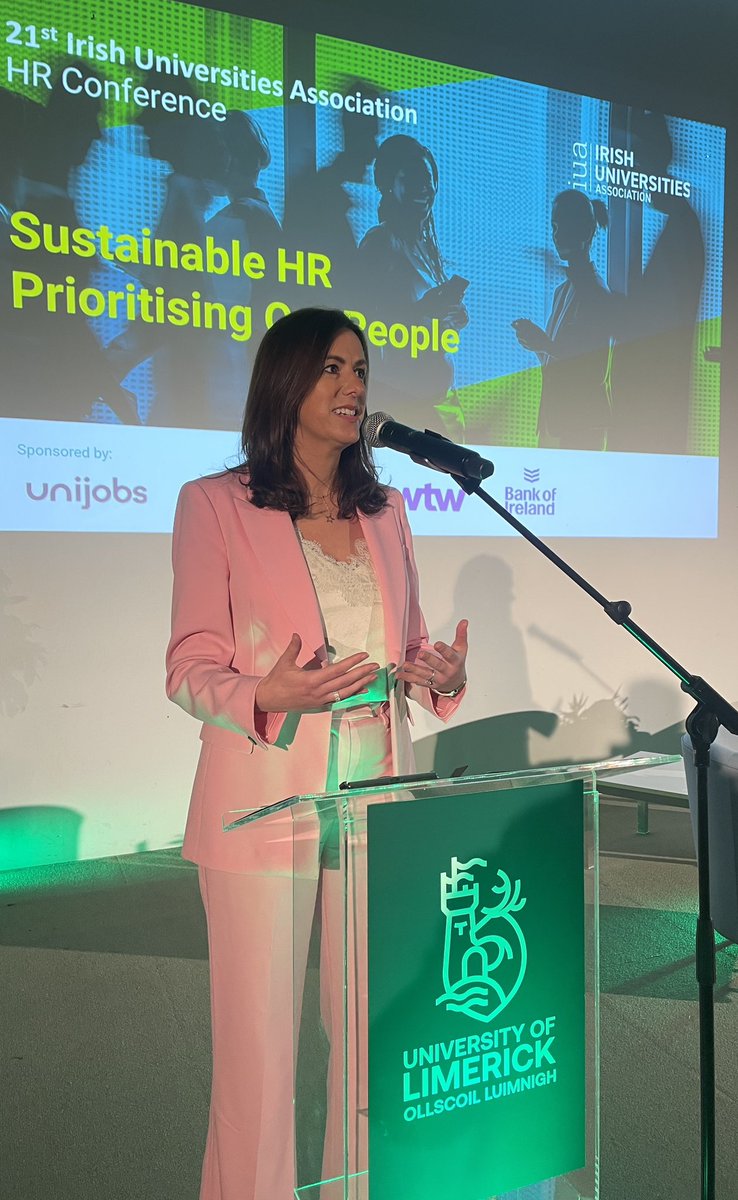 Laura Ryan tweet media