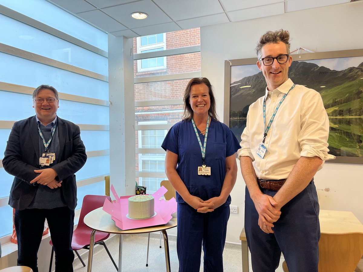 Celebrating 1500 gynaecology robots ⁦<a href="/royalmarsdenNHS/">The Royal Marsden NHS Foundation Trust</a>⁩ ⁦<a href="/royalmarsden/">The Royal Marsden Cancer Charity</a>⁩ ⁦<a href="/IntuitiveSurg/">Intuitive</a>⁩ ⁦<a href="/SERGS_org/">SERGS</a>⁩ ⁦<a href="/TheBSGE/">BSGE</a>⁩ ⁦<a href="/BiargsT/">BIARGS</a>⁩ ⁦<a href="/AAGL/">AAGL</a>⁩