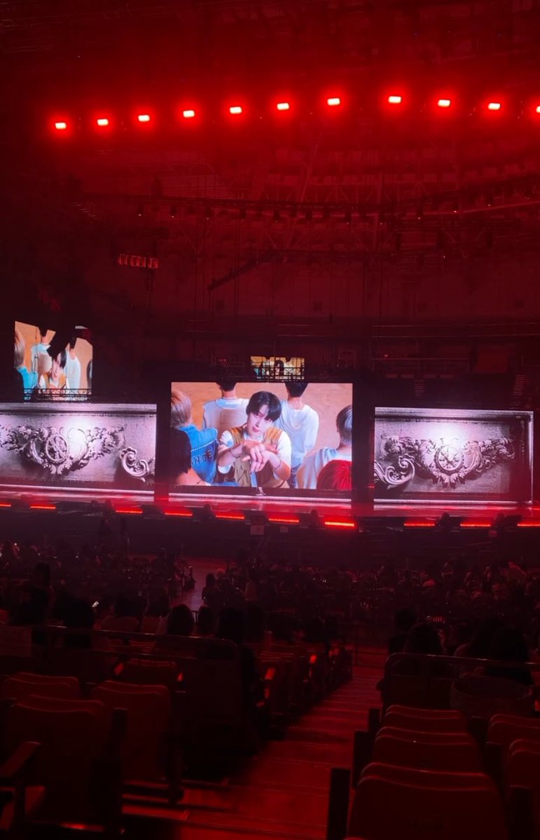 luvuntill's tweet photo. 체조 경기장 엔하이픈 서울 페이트 콘서트 
13구역 17열 통로 좌석 시야 공유

무대와는 생각보다 가깝지만 멤버들은 콩알만하게 보여요

줌 x                                 줌 o https://t.co/qroDNI25Tk