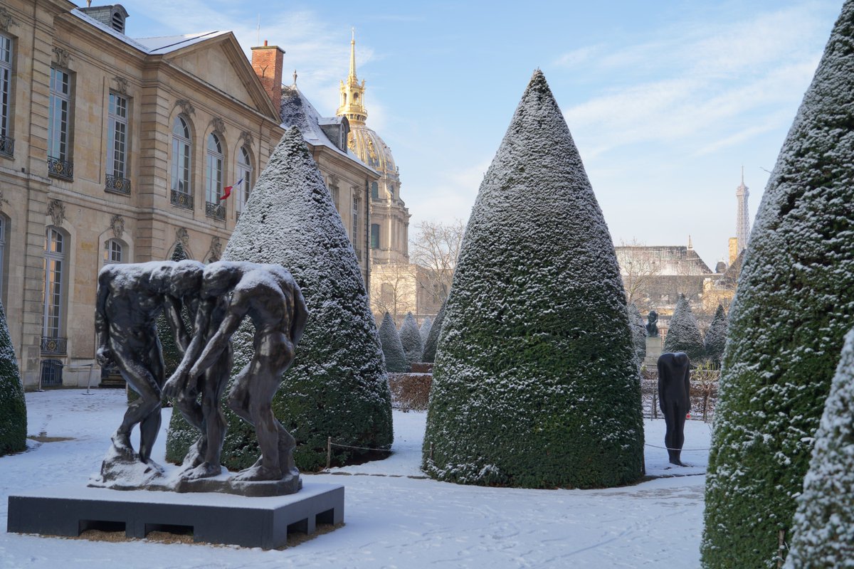 🌨️ Quelle vision que le passage des saisons dans le jardin de sculptures. Paris a été surpris par la #neige ce matin, et le musée Rodin n'est pas en reste ! 𝘓𝘦 𝘗𝘦𝘯𝘴𝘦𝘶𝘳 et 𝘓𝘦𝘴 𝘛𝘳𝘰𝘪𝘴 𝘖𝘮𝘣𝘳𝘦𝘴 entre autres se sont habillés de leur manteau d'hiver ☃️