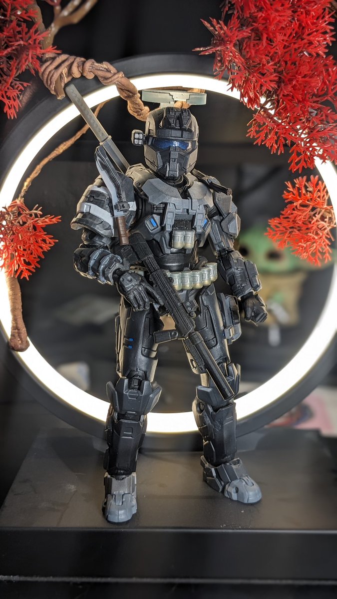 HOIDA247's tweet photo. Finished another MK V [B] for someone on Etsy. Love the whole concept of this figure. 

#halo #halophotography #halospolight #halocustom #halocustomfigure https://t.co/jEooBhgDYa