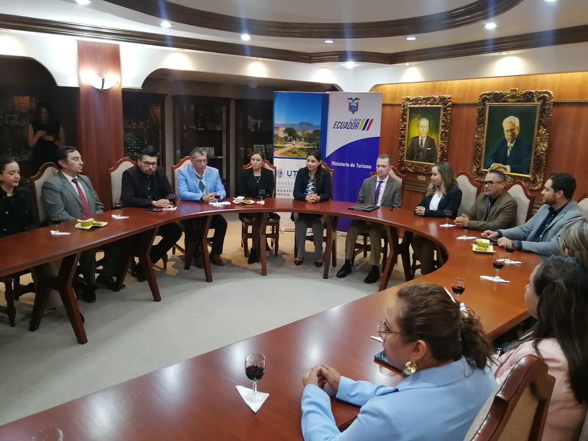 utpl's tweet photo. 🤝 La @utpl y el Ministerio de @TurismoEc firmamos convenio de cooperación para proyectos de vinculación con la sociedad.
La generación de proyectos, aplicación y seguimientos está a cargo de la tecnología superior en Comunicación Estratégica y Marketing Digital de #UTPLTEC. https://t.co/gifaJHXVZq