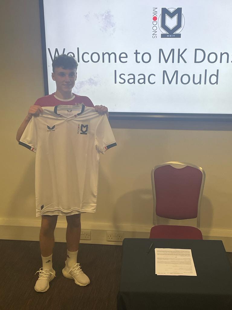 Congratulations to Isaac who has recently signed with MK Dons Academy. Isaac has been part of our boys pathway for the past few months and has shown great progress. Keep up the good work 👏⚽
