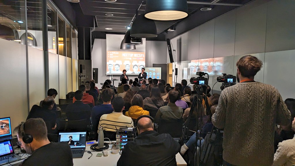 leboncointech's tweet image. Malgré les intempéries, salle comble pour notre Meetup #RecSys en collaboration avec @DeezerDevs 🧡