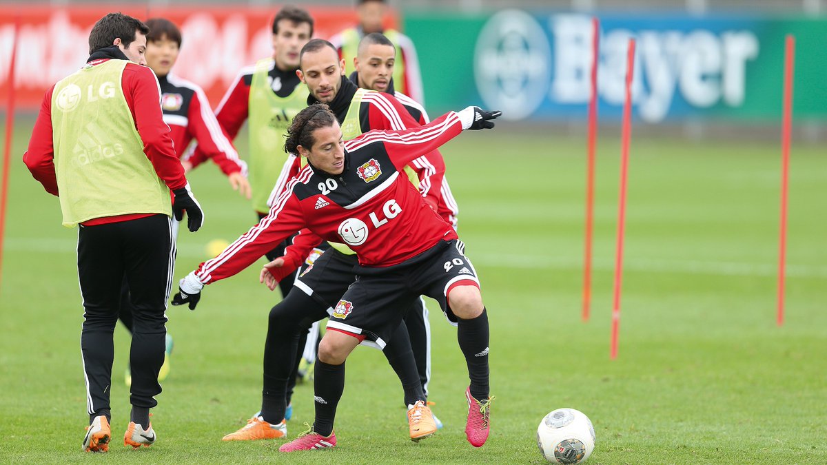 bayer04_es's tweet photo. 🖤 ¡ #EsDeLeones hacer 𝐇𝐈𝐒𝐓𝐎𝐑𝐈𝐀! ❤️

@AGuardado18  fue un placer haber formado parte de tu trayectoria Europa, dónde te convertiste en el mexicano con más partidos oficiales 🇲🇽🦅👑.

Hoy te deseamos mucho éxito con @clubleonfc 🤝🦁💚

#HechoEnLeverkusen https://t.co/q0LDVqFOGZ