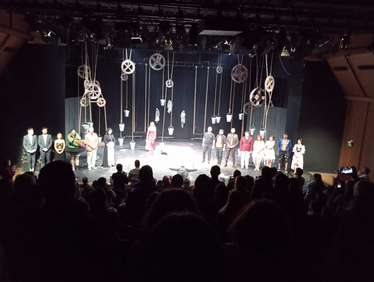 pendikyunusemre's tweet photo. Öğrencilerimizle William Shakespeare'in ölümsüz eseri Othello'yu izledik. https://t.co/Iiatf2YMcc