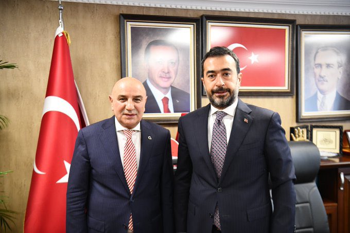 Başkent Ankara'mız 5 yıllık algı ve balon belediyeciliğinin ardından Türkiye Yüzyılı'na yakışır gerçek belediyeciliğe kavuşuyor!

Ankara Büyükşehir Belediye Başkan Adayımız Turgut Altınok

#AnkaraBizimHepimizin