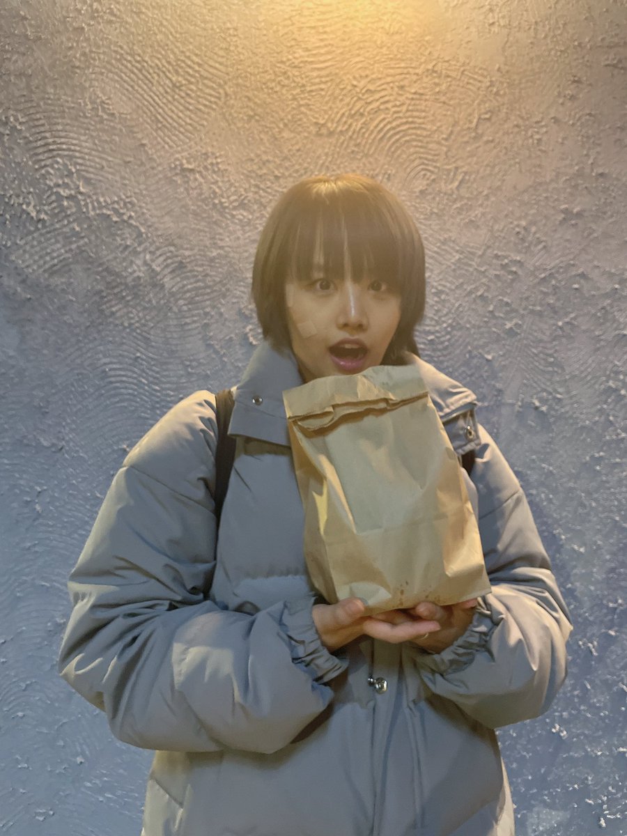 QIX_Official's tweet photo. [SEN] 여러분 베이글 좋아하시나요🥯 저는 블루베리베이글이 제일 조아요 
qtz do you like bagels🥯? I looove the blueberry bagels

#qtz #qix #qixsen #bagels https://t.co/hpGA9TZUJc
