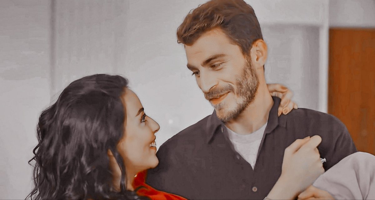 hazanpapatyasi's tweet photo. Ve son olduğunu bilmeden izlediğimiz son sahne..
•🦋
#Söz ~ #NazAt ❤️ https://t.co/9r1qWLPR5y