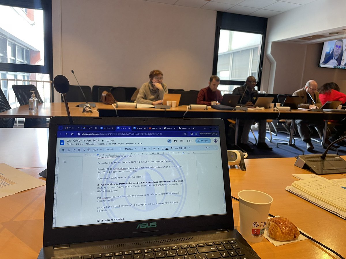 GarimeSacha's tweet photo. 🗣️ Présent ce matin aux côtés des éluEs #BougeTaFAC 💜 @InterAsso_USPN  malgré la neige en #CFVU de @univ_spn pour représenter et défendre les droits des étudiantEs

A la veille des élections #CROUS d’autres ne se sentent visiblement pas concernés, n’est-ce pas @UnionEtuParis13 ? https://t.co/loUe4mKxwQ