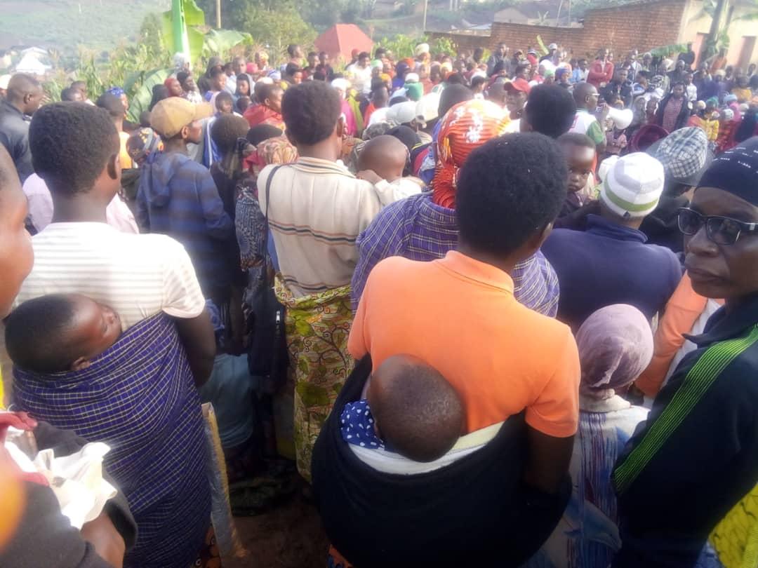 CnddFddButanyer's tweet image. #Burundi 18/1/2024
Uwahora arongoye abakenyezi muri @BurundiCnl ku mutumba #Musave uri mugisagara ca  #Kayanza,azananye nabandi 2 bakorana,bakiriwe n'Umunyamabanga wa @CnddFdd muri komine #Kayanza Mubikorwa arimwo vyokugendera Ubucimbiri bwose 16 bugize uwo mutumba
@R_Ndikuriyo