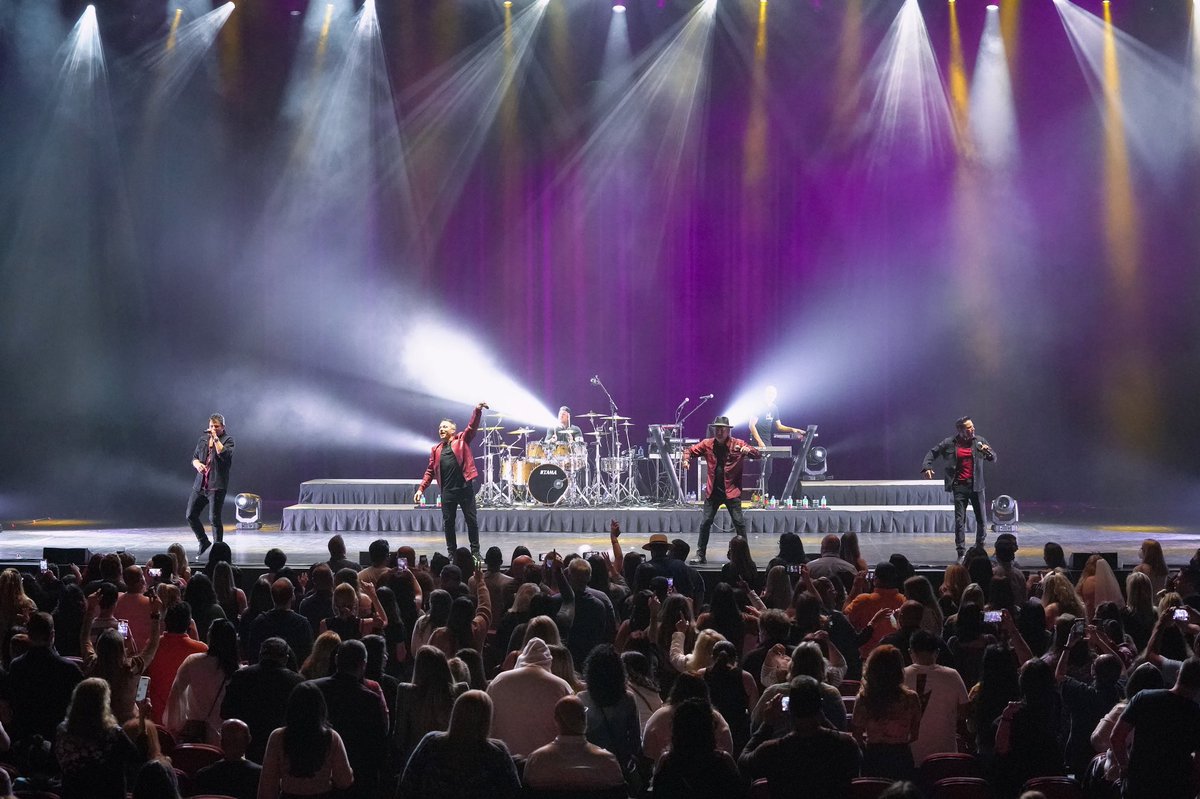 98 Degrees tweet media