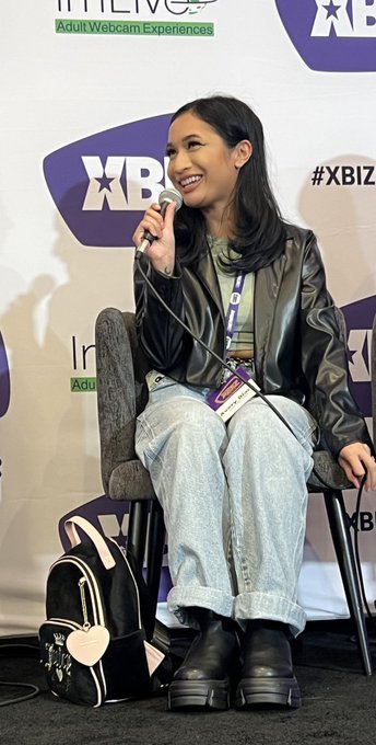 I spoke on my first VR panel yesterday!! https://t.co/TTG7ChfULt<a href="/tag/mvsales"class="tags"><span>#mvsales</span></a>