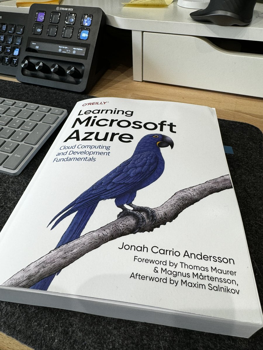 tiagocostapt's tweet image. Thanks to @cjkodare  for the copy of her book! Much appreciated!

If you&apos;re looking for a great book to start learning Azure, this &quot;Learning Microsoft Azure&quot; book from @OreillyMedia is a must!

#LearnAzure #Azure #Certification