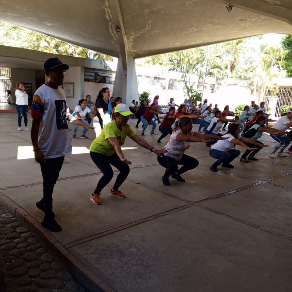 CDCEAragua's tweet photo. En conmemoración a la semana del Maestro y Maestra El Municipio Zamora con actividades culturales y recreativas en la 
UEN Alberto Smith.
#VenezuelaFuerzaEconomica 
@NicolasMaduro 
@_LaAvanzadora 
@MPPEDUCACION 
@PiedadQuintana1 
@Soykarinacarpio https://t.co/06K5zxDFsR