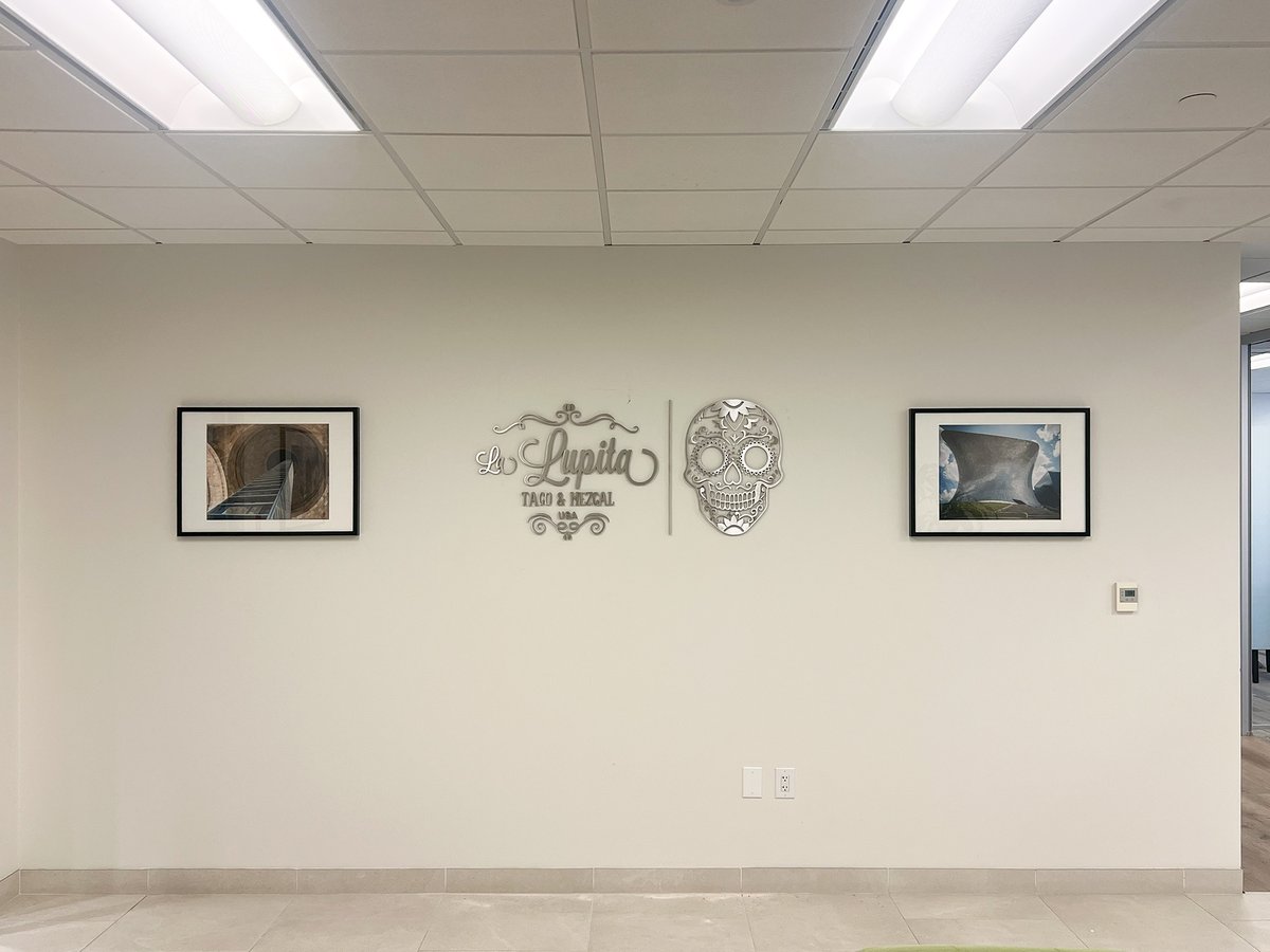 bakerssignstx's tweet image. Some incredibly fine detail achieved on this project. #InteriorSign with laser cut brushed aluminum finished logo. Great work by Bakers' Signs fabricators and installers.
Very Cool!!!  😎

#bakerssigns #interiorsignage #bestintexas