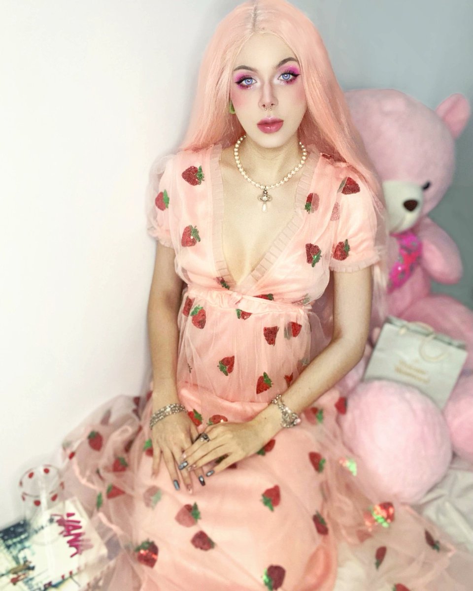 elviratrepovici's tweet photo. Strowberry🍓 
-
-
Dress by @modakawaofficial 
-
-
#viviennewestwood #vw #nanaanime #strowberry #pink #pastelgirl #aesthetic https://t.co/RbA2kaB9PP