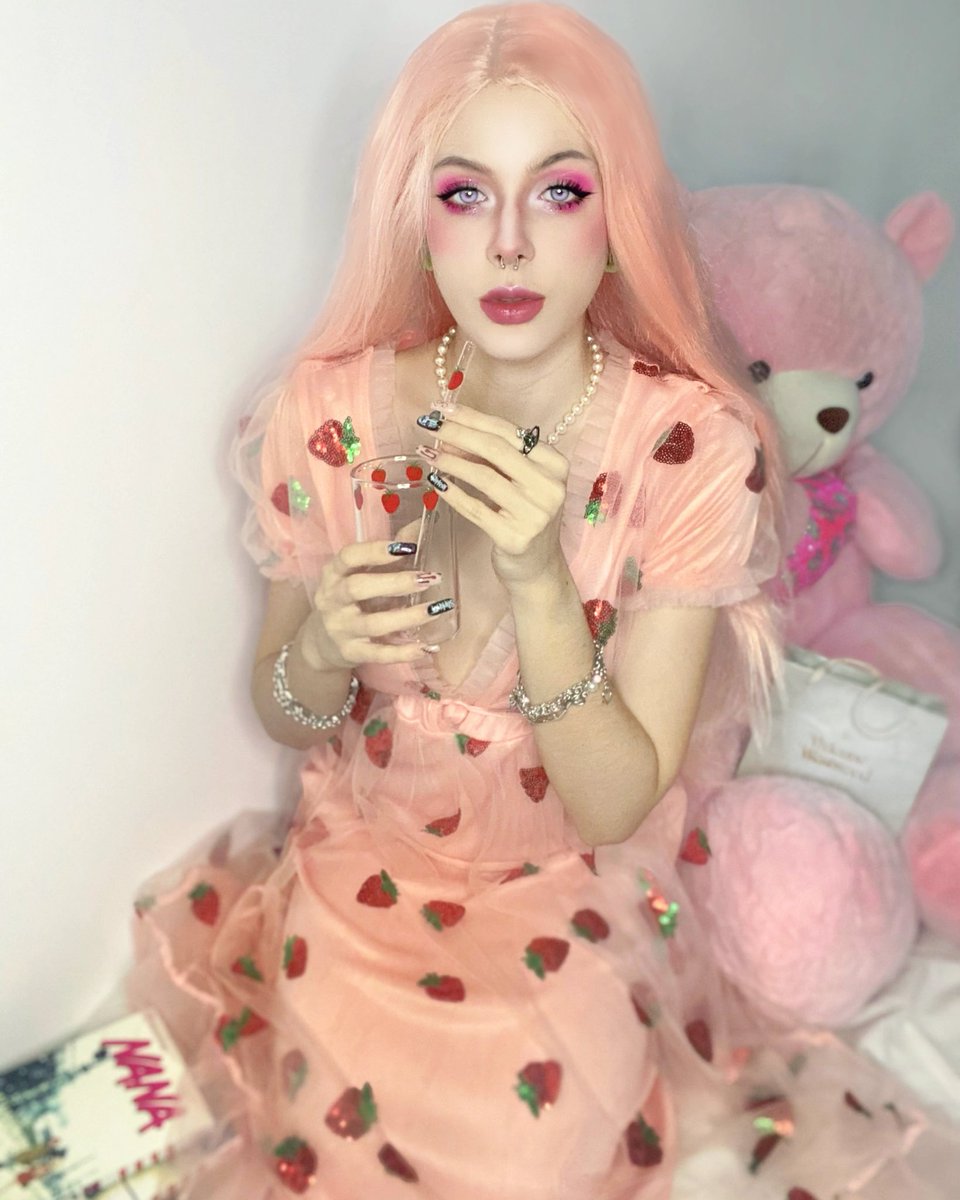 elviratrepovici's tweet photo. Strowberry🍓 
-
-
Dress by @modakawaofficial 
-
-
#viviennewestwood #vw #nanaanime #strowberry #pink #pastelgirl #aesthetic https://t.co/x3YEM6UBMF