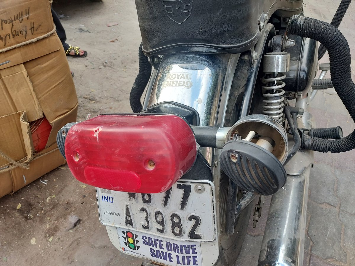 AngatRai1's tweet photo. During transfer of my bike from #Ahmedabad to #Secunderabad on 16th Jan 2024 in Train No - 20968 with PNR - 2019160871. It has been damaged and it can be obsereved how in what condition it was being transferred.

@RailMinIndia @AshwiniVaishnaw 
@sureshpprabhu #IndianRailMedia https://t.co/ZGCx9AdAIN