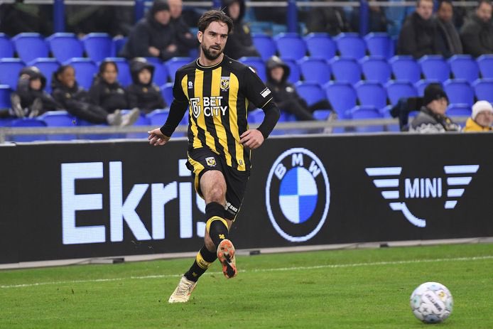 JustIvo3151's tweet photo. Ooooh Davy Pröpper!
#Vitesse #VITafc https://t.co/ZjjjTPhfY3