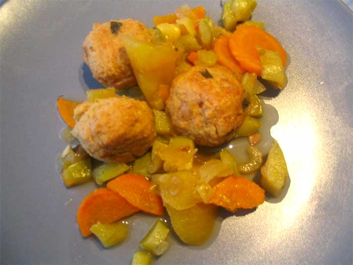 Receta superfácil de #albóndigas Quedan 🤤🤤 y las #verduras las puedes triturar. Puedes ver en el siguiente enlace 👇👇👇👇
comerespecial.com/guiso-de-albon…
#Foodie #Food #veganfood #healthy