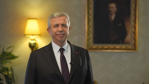 Mansur Yavaş: “Cebimdeki parayı harcarken nasıl israf etmiyorsam belediyenin parasını da kendi param gibi değerlendiriyorum. Bu para sizin bana emanet ettiğiniz para. Emaneti de kalkıp boş projelere harcayacak halim yok.”