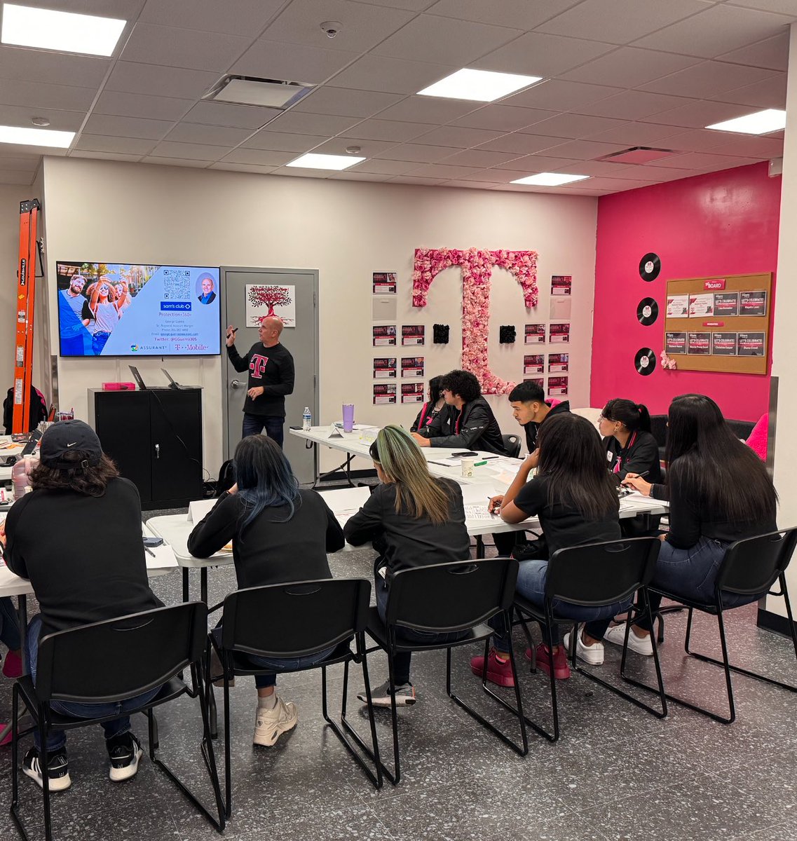 Thank you 🙏 ⁦@GGuerra305⁩ ! You always come through for us. Thank you for helping us educate and inspire our newest team members in SW Florida !! ⁦@pattyc101⁩ ⁦@JacksonTingley⁩ ⁦@OJP305⁩ @jorge_alvarez33