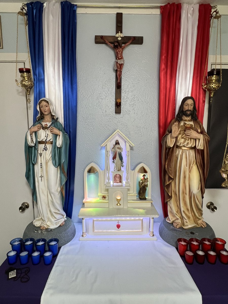 StJoanofArcJC's tweet photo. Finally finished restoring this old shrine I had been working on. It fits perfectly in the center of my prayer table.
#CatholicTwitter #CatholicSpace #CatholicPrayerCorner #PrayerCorner #FamilyAltar https://t.co/OyL3mXR7Yy