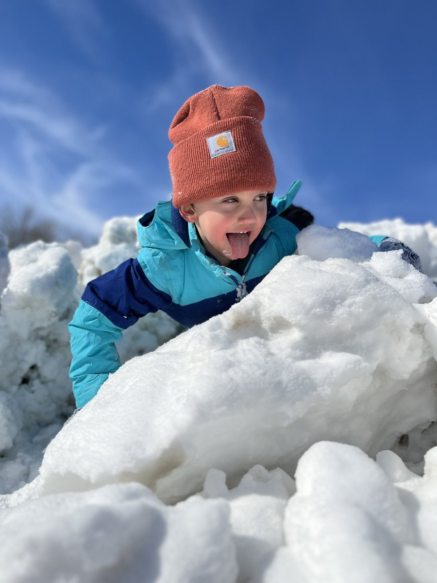 From playing in some pretty awesome fake snow to some totally amazing real snow (finally!!!!!!!!❄️🥶) #wcsflight #weewarhawks