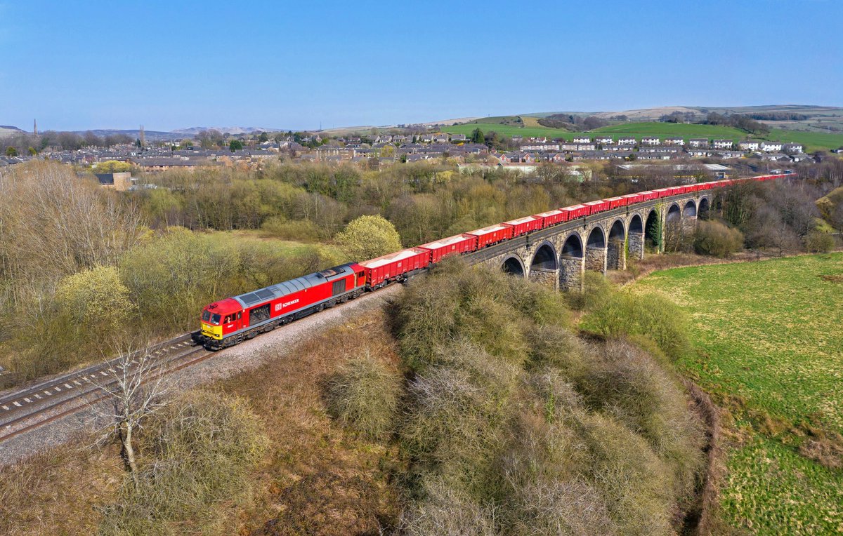 With the news all DB Class 60’s are retired today, here is 60017 in happier times leading a fully loaded Peak Forest to Dallam working over New Mills Viaduct. 31st March 2021. 📸 ☀️ ⭐️ Framed Prints ➡️🏞🚂😅 railwayartprintshop.etsy.com/uk/listing/145… #class60 #DB #DeutscheBahn