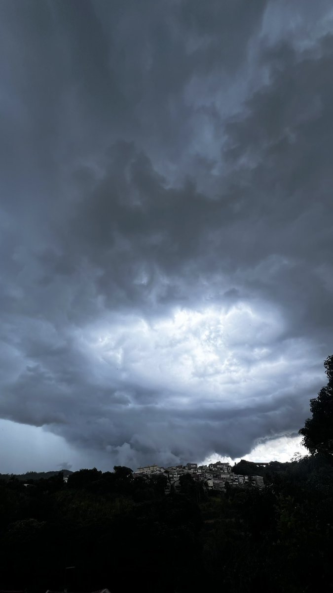 eegalego's tweet image. 🌧️ A chuva chegou por aqui para apaziguar o calor. 📍Pedreira SP 
 
 #OlhaIssoEPTV #EPTV
