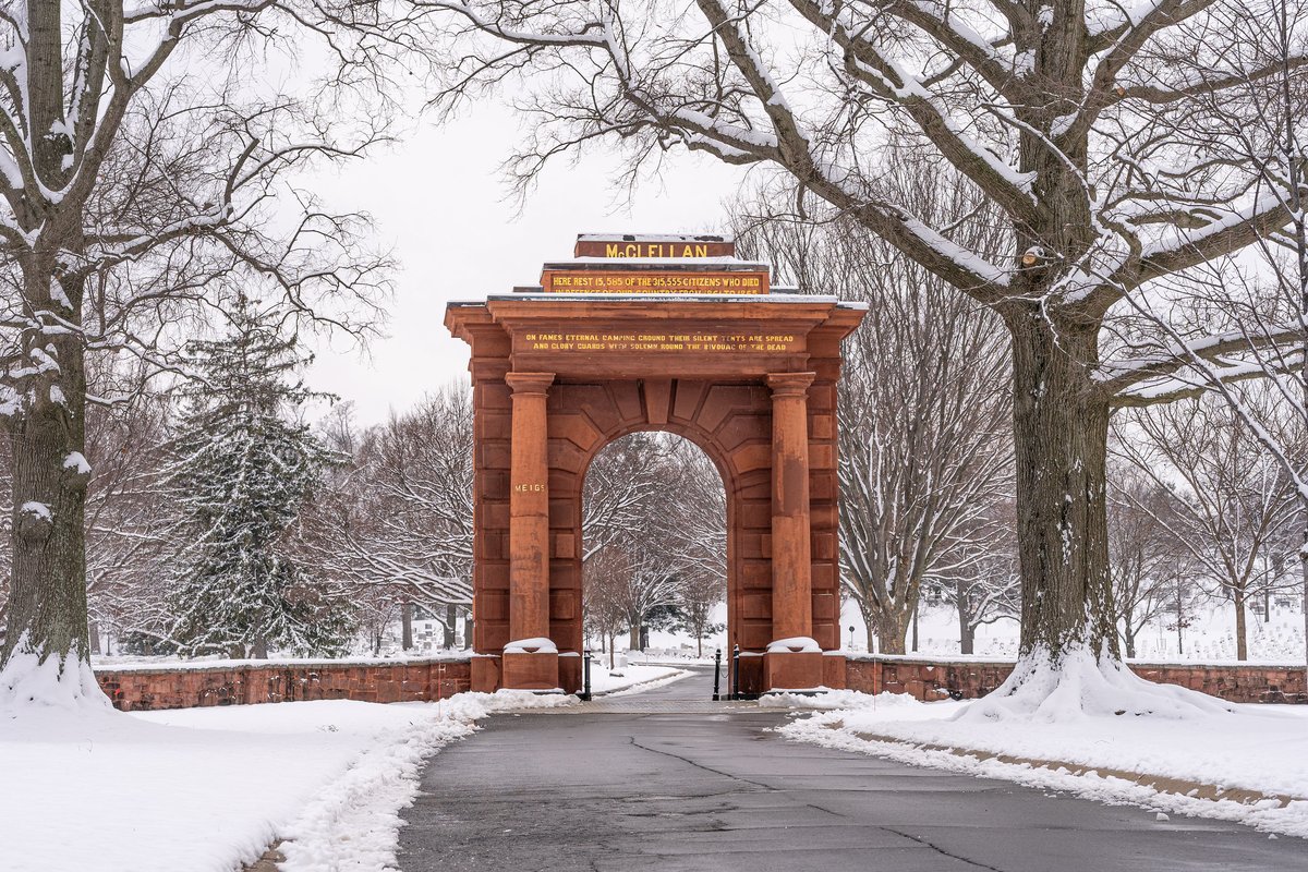 Our self-guided walking tours offer thematic explorations of ANC. Whether you are visiting in person or virtually, use these tours to learn about the approximately 400,000 people buried here, as well as the cemetery's monuments, landscape and history. 🚶‍♀️ education.arlingtoncemetery.mil/Tours